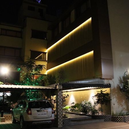 Hotel Orange Inn Sarkhej Exterior photo