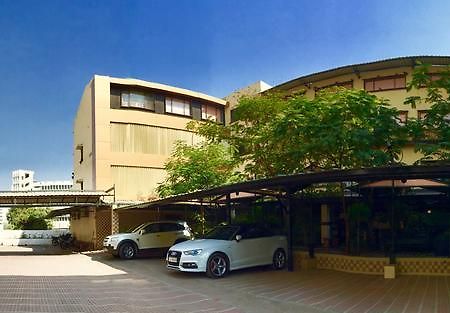 Hotel Orange Inn Sarkhej Exterior photo