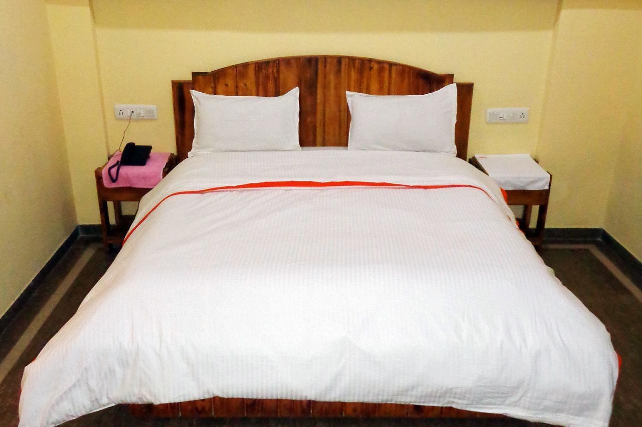 Hotel Orange Inn Sarkhej Exterior photo