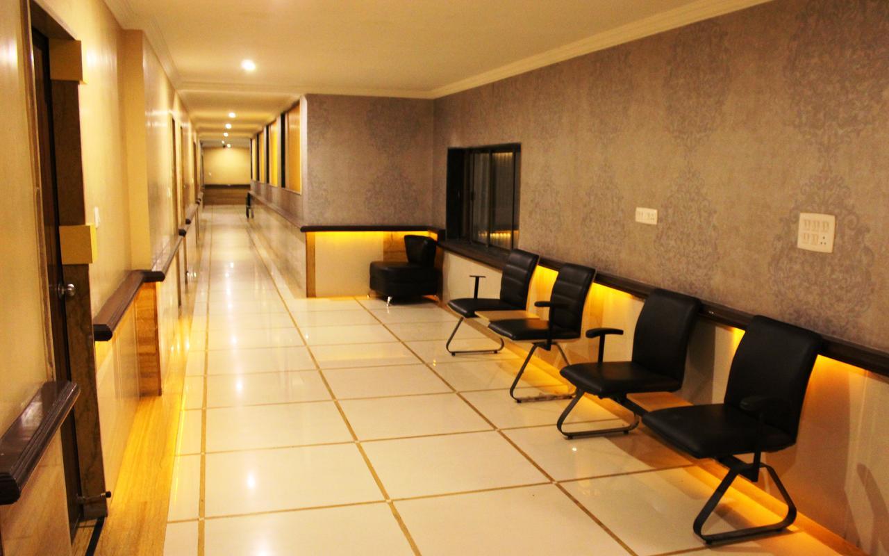Hotel Orange Inn Sarkhej Exterior photo