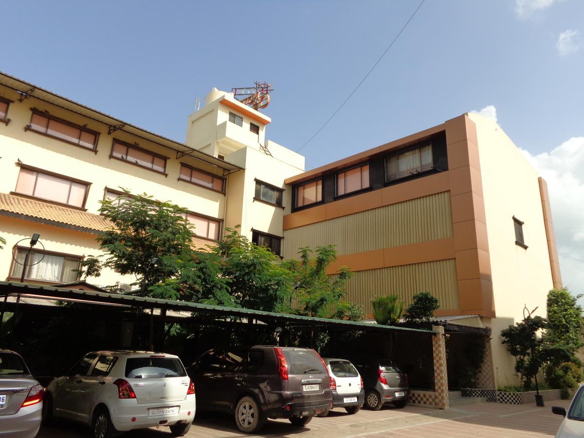 Hotel Orange Inn Sarkhej Exterior photo