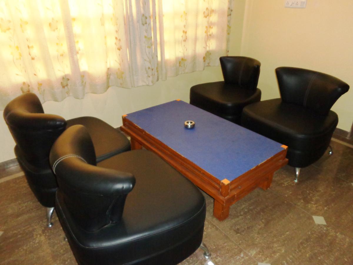 Hotel Orange Inn Sarkhej Exterior photo