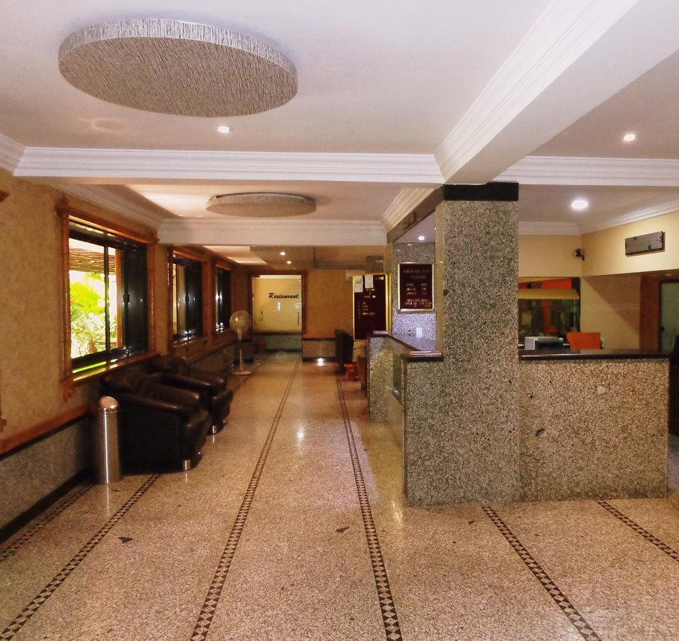 Hotel Orange Inn Sarkhej Exterior photo