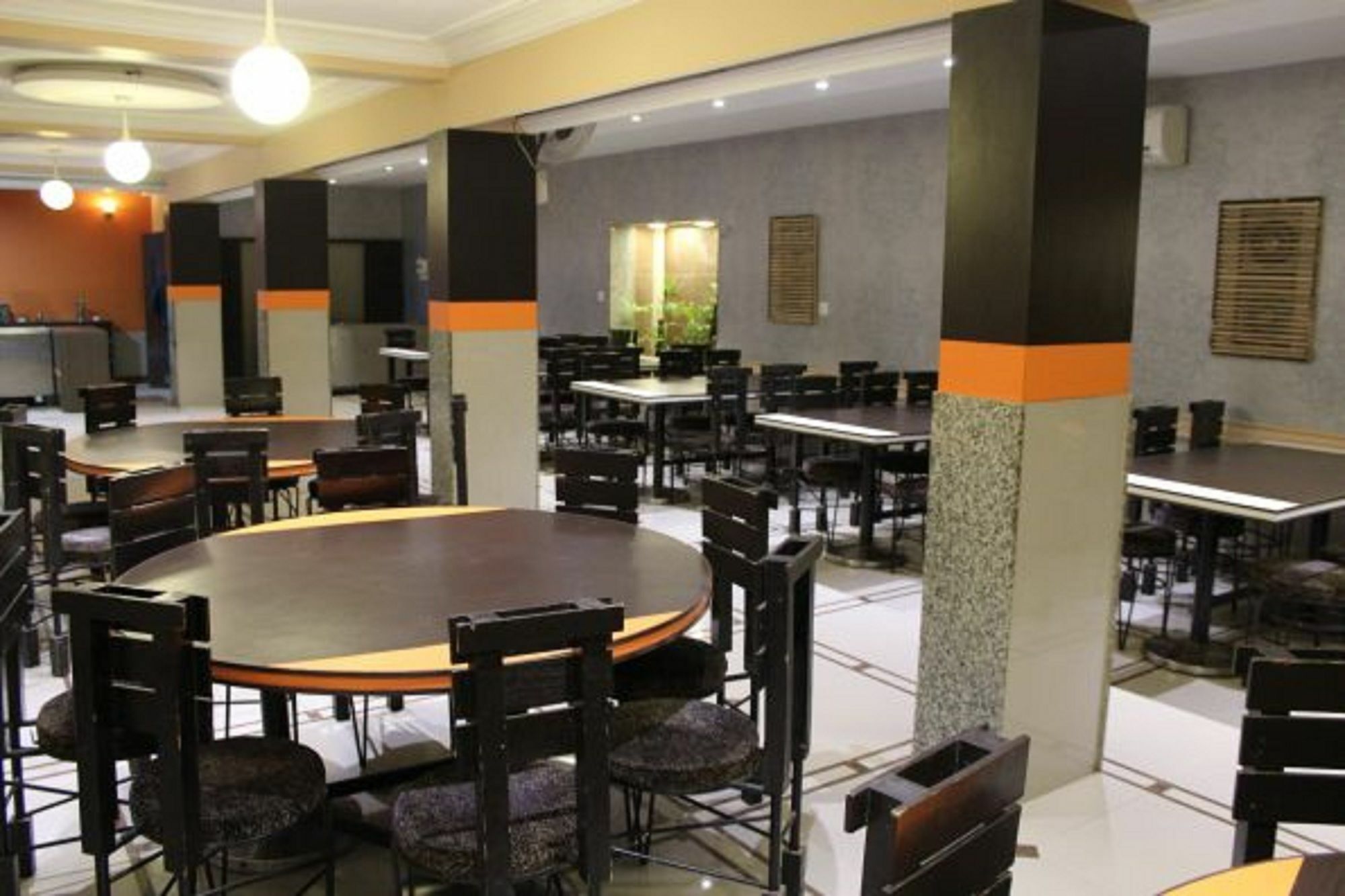 Hotel Orange Inn Sarkhej Exterior photo